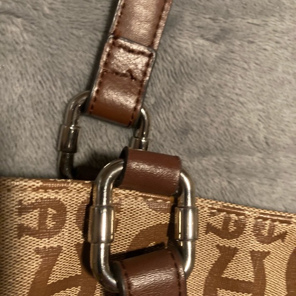 Etienne Aigner  Leather Purse Compartments Plenty - Picture 5 of 16